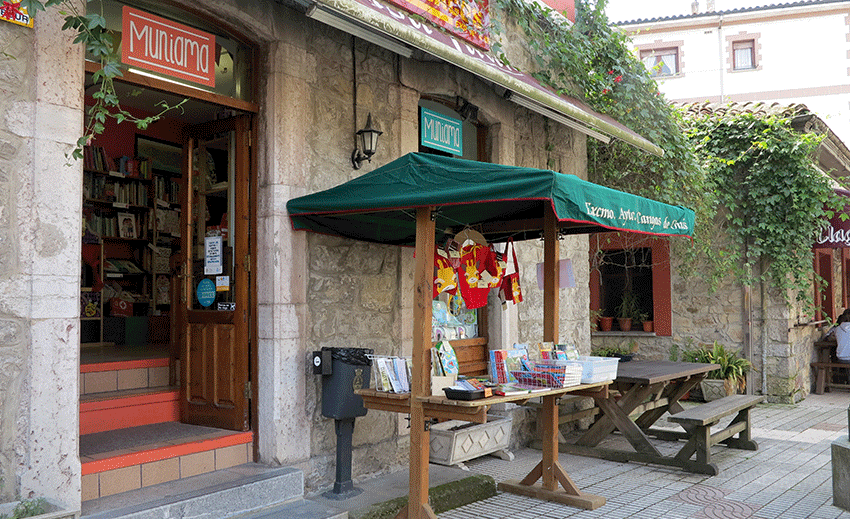 Comercio en Cangas de Onís Stock en la calle